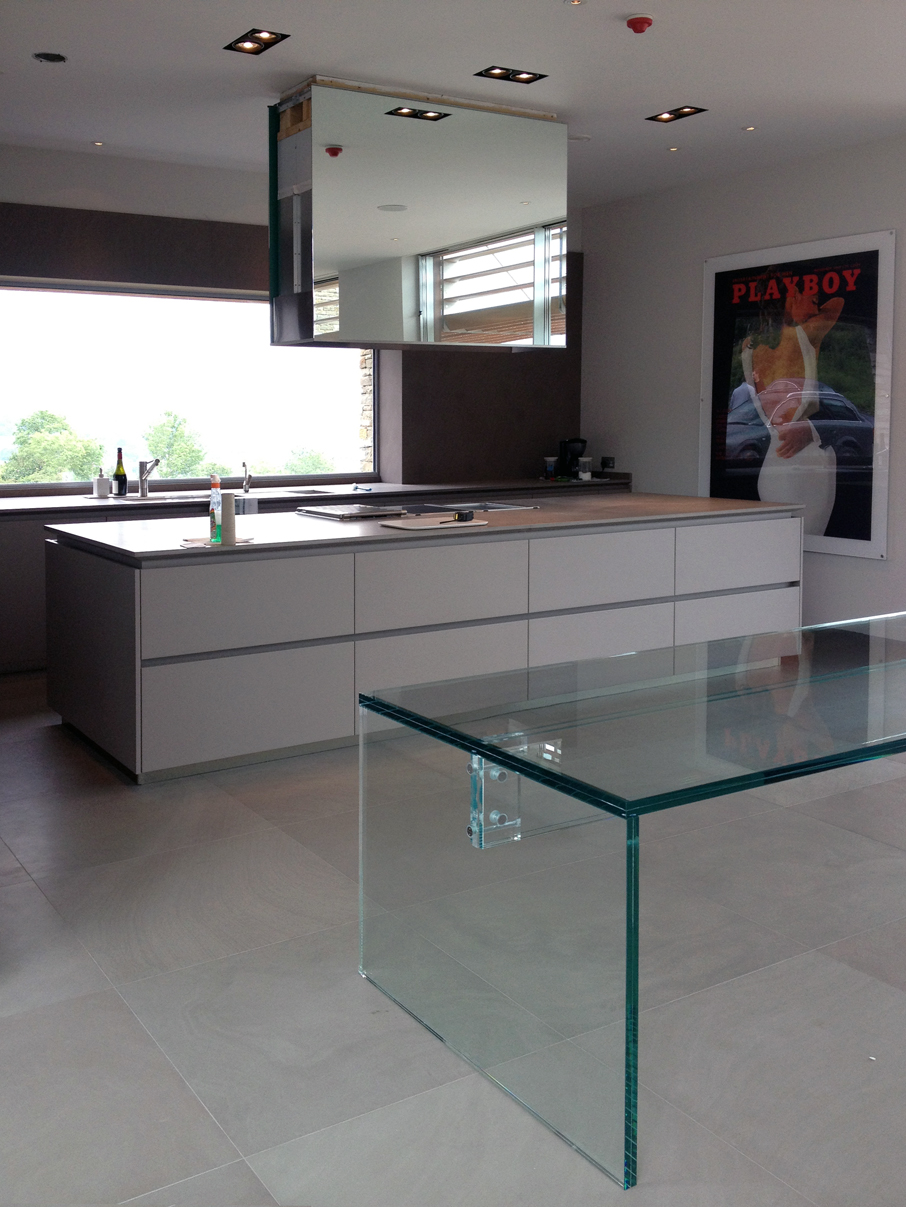 Glass table by Santambrogiomilano